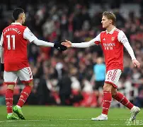 竞技展示：球员个人技术视频教学引关注(体育教师三分钟个人足球技能展示视频完整)